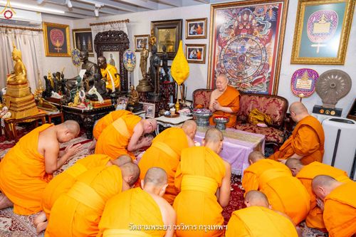 ภาพ No.342129:วันศุกร์ที่ 31 กรกฎาคม พ.ศ.2569 พระภิกษุวัดพระธรรมกาย ทำวัตรพระผู้ใหญ่เนื่องในวันเข้าพรรษา