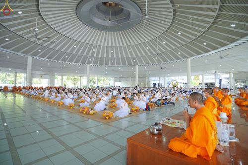 ภาพ No.72779:พิธีเจริญพระพุทธมนต์ และถวายภัตตาหารเป็นสังฆทาน เนื่องในวันคล้ายวันเกิด ครบรอบ 114 ปี คุณยายอาจารย์มหารัตนอุบาสิกาจันทร์ ขนนกยูง วันที่ 19 มกราคม พ.ศ. 2566 ณ หอฉันคุณยายอาจารย์ฯ วัดพระธรรมกาย จ.ปทุมธานี