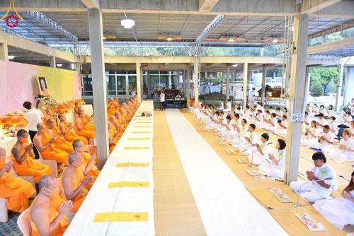 ภาพ No.106288:พิธีถวายภัตตาหารเป็นสังฆทาน แด่คณะพระธรรมยาตราฯ ในโครงการธรรมยาตรากตัญญูบูชา มหาปูชนียาจารย์ พระมงคลเทพมุนี(สด จนฺทสโร) พระผู้ปราบมาร อนุสรณ์สถาน 7 แห่ง ปีที่ 12 วันที่ 5 มกราคม พ.ศ. 2567 ณ อนุสรณ์สถานโลตัสแลนด์ จ.สุพรรณบุรี