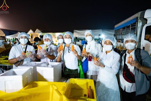 ภาพ No.71136:พิธีถวายภัตตาหารเป็นสังฆทาน แด่คณะพระธรรมยาตราฯ ในโครงการธรรมยาตราฯ ปีที่ 11 ณ อนุสรณ์สถานคลองบางนางแท่น อ.สามพราน จ.นครปฐม วันที่ 14 มกราคม พ.ศ. 2566