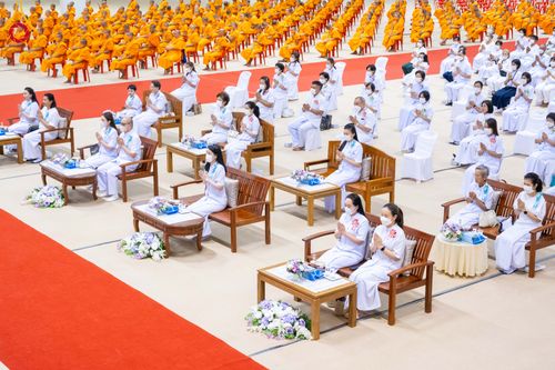 ภาพ No.90993:พิธีบำเพ็ญกุศลสวดพระอภิธรรม  อุบาสกถาวร พรหมถาวร (อุบาสกผู้ปั้นพระ) คืนที่ 6 วันพฤหัสบดีที่ 19 ตุลาคม พ.ศ. 2566 ณ ห้องแก้วสารพัดนึก 1 สภาธรรมกายสากล วัดพระธรรมกาย จ.ปทุมธานี