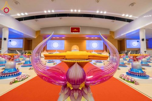 ภาพ No.318291:วันอาทิตย์ต้นเดือนที่ 5 เมษายน พ.ศ.2569 พิธีบูชาข้าวพระ ณ สภาธรรมกายสากล วัดพระธรรมกาย