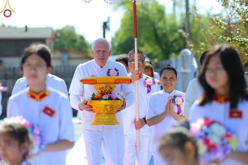 ภาพ No.64159:พิธีทอดกฐินสามัคคี เพื่อการเผยแผ่วิชชาธรรมกายและมหาปฏิสังขรณ์ วัดพระธรรมกายเท็กซัส ประเทศสหรัฐอเมริกา วันอาทิตย์ที่ 30 เดือนตุลาคม พ.ศ. 2565