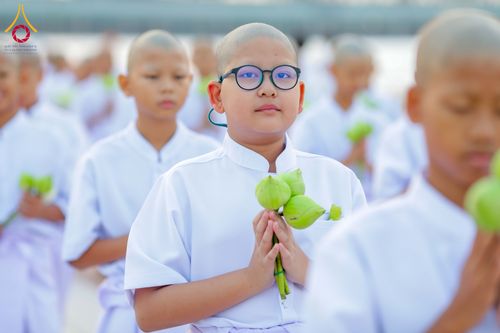 ภาพ No.319350:วันเสาร์ที่ 4 เมษายน พ.ศ.2569 พิธีขอขมา มอบผ้าไตร และถวายบาตรแด่นาคธรรมทายาท ในโครงการบรรพชาสามเณรฟื้นฟูพระพุทธศาสนาทั่วไทย โครงการหน่อแก้วเปรียญธรรม รุ่นที่ 14 โครงการสามเณรยุวธรรมทายาท รุ่นที่ 34 โครงการสามเณรมัชฌิมธรรมทายาท รุ่นที่ 30 ณ สภาธรรมกายสากล