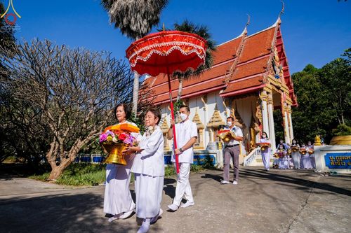 ภาพ No.71642:พระธรรมยาตรา ปฏิบัติศาสนกิจ ทำนุบำรุงศาสนสถาน, สวดธรรมจักร ,ปฏิบัติธรรม ร่วมกับชุมชน,นักเรียนเด็กดีวีสตาร์ และร่วมพิธีทอดผ้าป่าบำรุงศาสนสถาน ในโครงการธรรมยาตรากตัญญูบูชา มหาปูชนียาจารย์ พระมงคลเทพมุนี(สด จนฺทสโร) พระผู้ปราบมาร อนุสรณ์สถาน 7 แห่ง ปีที่ 11