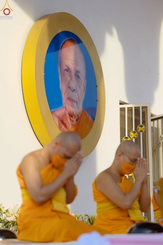 ภาพ No.73643:พิธีตักบาตรพระธรรมยาตราฯ ในโครงการธรรมยาตรากตัญญูบูชา มหาปูชนียาจารย์ พระมงคลเทพมุนี(สด จนฺทสโร) พระผู้ปราบมาร ปีที่ 11 ณ อนุสรณ์สถานลำดับที่ 4 สถานที่เกิดด้วยกายธรรม วัดโบสถ์ (บน) บางคูเวียง อ.บางกรวย จ.นนทบุรี วันที่ 22 มกราคม พ.ศ. 2566