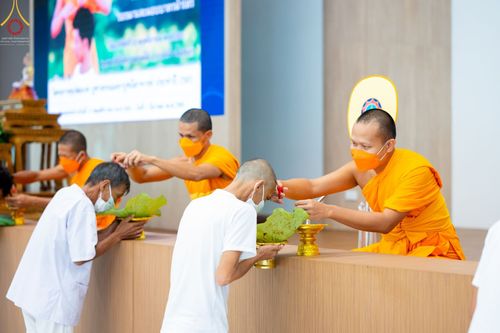 ภาพ No.65555:พิธีปลงผม และพิธีขอขมามอบผ้าไตร นาคธรรมทายาท ในโครงการอุปสมบทบูชาธรรม มหาปูชนียาจารย์ประจำปี 2565 ณ ศูนย์ปฏิบัติธรรมภาคใต้ บางกล่ำ จ.สงขลา วันที่ 19 พฤศจิกายน พ.ศ. 2565