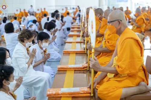 ภาพ No.75419:พิธีสวดพระพุทธมนต์และถวายภัตตาหารเป็นสังฆทาน เนื่องในวันมหาปูชนียาจารย์ วันที่ 3 กุมภาพันธ์ พ.ศ. 2565 ณ วัดพระธรรมกาย อ.คลองหลวง จ.ปทุมธานี