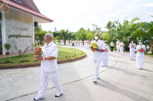 ภาพ No.65425:พิธีขอขมาผู้ปกครอง โดยนาคธรรมทายาท ในโครงการอุปสมบทบูชาธรรม มหาปูชนียาจารย์ประจำปี 2565 วันที่ 19 พฤศจิกายน พ.ศ. 2565 ณ ศูนย์ปฏิบัติธรรมลำปาง