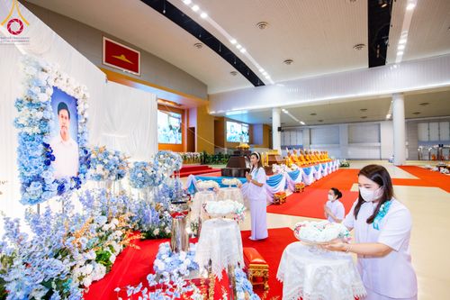 ภาพ No.90763:พิธีบำเพ็ญกุศลสวดพระอภิธรรม  อุบาสกถาวร พรหมถาวร (อุบาสกผู้ปั้นพระ) คืนที่ 3 วันจันทร์ที่ 16 ตุลาคม พ.ศ. 2566 ณ ห้องแก้วสารพัดนึก 1 สภาธรรมกายสากล วัดพระธรรมกาย จ.ปทุมธานี