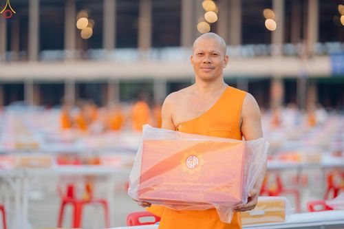 ภาพ No.322545:วันที่ 17 เมษายน พ.ศ.2569 การเรียงกล่องไทยธรรม เรียงน้ำดื่ม เรียงร่ม ณ ลานธรรมพระมหาธรรมกายเจดีย์ เพื่องานถวายมหาสังฆทาน 40,000 กว่าวัดทั่วประเทศ วันคุ้มครองโลก 22 เมษายน พ.ศ.2569 วัดพระธรรมกาย