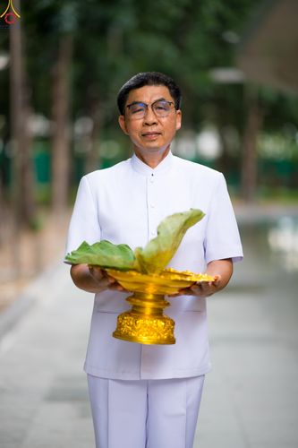 ภาพ No.330487:วันที่ 30 พฤษภาคม พ.ศ.2569 พิธีตัดปอยผมและปลงผม อุบาสกอุปสมบทอุทิศชีวิต 11 ท่าน (ภาพชุดที่ 2) ณ โบสถ์พระไตรปิฎก วัดพระธรรมกาย จังหวัดปทุมธานี