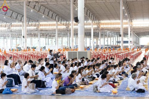 ภาพ No.105391:พิธีถวายภัตตาหารเป็นสังฆทาน แด่คณะพระธรรมยาตราฯ ในโครงการธรรมยาตรากตัญญูบูชา มหาปูชนียาจารย์ พระมงคลเทพมุนี(สด จนฺทสโร) พระผู้ปราบมาร อนุสรณ์สถาน 7 แห่ง ปีที่ 12 วันที่ 2 มกราคม พ.ศ. 2567 ณ สภาธรรมกายสากล วัดพระธรรมกาย