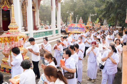 ภาพ No.299071:วันที่ 20 มกราคม พ.ศ. 2569 พิธีทอดผ้าป่าทำนุบำรุงศาสนสถาน ณ วัดใหม่นพรัตน์ ต.เนินพระปรางค์ อ.สองพี่น้อง จ.สุพรรณบุรี ในโครงการธรรมยาตรา กตัญญูบูชา มหาปูชนียาจารย์ พระมงคลเทพมุนี(สด จนฺทสโร) พระผู้ปราบมาร อนุสรณ์สถาน 7 แห่ง ปีที่ 14