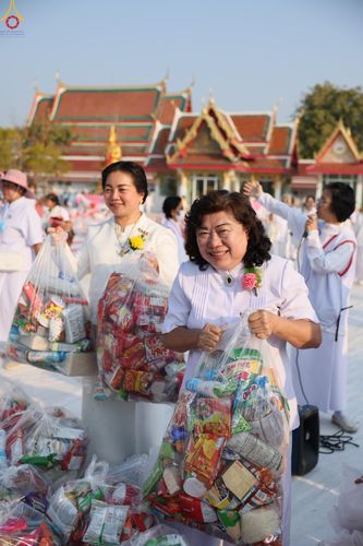 ภาพ No.294540:วันที่ 14 มกราคม พ.ศ. 2569 พิธีตักบาตรพระธรรมยาตรา ณ วัดสองพี่น้อง ต.ต้นตาล อ.สองพี่น้อง จ.สุพรรณบุรี ในโครงการธรรมยาตรา กตัญญูบูชา มหาปูชนียาจารย์ พระมงคลเทพมุนี(สด จนฺทสโร) พระผู้ปราบมาร อนุสรณ์สถาน 7 แห่ง ปีที่ 14