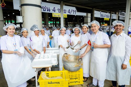 ภาพ No.323681:วันที่ 22 เมษายน พ.ศ.2569(วันคุ้มครองโลก) งานถวายมหาสังฆทาน 40,000 กว่าวัดทั่วประเทศ คณะสงฆ์ฉันภัตตาหารเพล