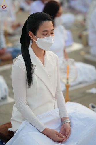 ภาพ No.75373:พิธีจุดประทีปถวายเป็นพุทธบูชา และบูชาธรรมมหาปูชนียาจารย์ ในโครงการธรรมยาตรากตัญญูบูชา มหาปูชนียาจารย์ พระมงคลเทพมุนี(สด จนฺทสโร) พระผู้ปราบมาร ปีที่ 11 ณ อนุสรณ์สถานลำดับที่ 7 สถานที่ขยายวิชชาธรรมกาย วัดพระธรรมกาย จ.ปทุมธานี วันที่ 31 มกราคม พ.ศ. 2566