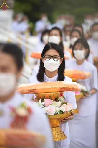 ภาพ No.65513:พิธีเวียนประทักษิณ และขอขมามอบผ้าไตร รุ่นบูชาธรรมมหาปูชนียาจารย์  ปี ๒๕๖๕ ณ วัดพระพุทธบาทราชวรมหาวิหาร  อ.พระพุทธบาท จ.สระบุรี วันเสาร์ที่ ๒๐ พฤศจิกายน พ.ศ. ๒๕๖๕