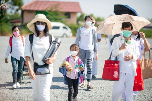 ภาพ No.69421:พิธีจุดประทีปถวายเป็นพุทธบูชา และบูชาธรรมมหาปูชนียาจารย์ ในโครงการธรรมยาตรากตัญญูบูชา มหาปูชนียาจารย์ พระมงคลเทพมุนี(สด จนฺทสโร) พระผู้ปราบมาร ปีที่ 11 ณ อนุสรณ์สถานมหาวิหารพระมงคลเทพมุนี อ.สองพี่น้อง จ.สุพรรณบุรี