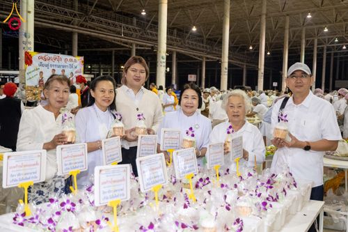 ภาพ No.303466:วันที่ 27 มกราคม พ.ศ. 2569 พิธีถวายภัตตาหารเป็นสังฆทาน แด่พระธรรมยาตรา ณ วัดพระธรรมกาย  จังหวัดปทุมธานี ในโครงการธรรมยาตรา กตัญญูบูชา มหาปูชนียาจารย์ พระมงคลเทพมุนี(สด จนฺทสโร) พระผู้ปราบมาร อนุสรณ์สถาน 7 แห่ง ปีที่ 14