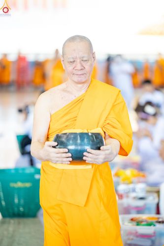 ภาพ No.318176:วันอาทิตย์ต้นเดือนที่ 5 เมษายน พ.ศ.2569 พิธีตักบาตร ณ บ้านแก้วเรือนทองคุณยายอาจารย์ฯ วัดพระธรรมกาย