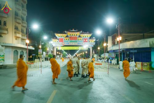 ภาพ No.313809:วันอาทิตย์ที่ 14 มีนาคม พ.ศ. 2569 ทำบุญเมืองหาดใหญ่ตักบาตรพระ 1,109 รูป เติมบุญใหญ่ หลังวิกฤตมหาอุทกภัย ณ ซุ้มประตูไชน่าทาวน์ ถนนศุภสารรังสรรค์ อ.หาดใหญ่ จ.สงขลา