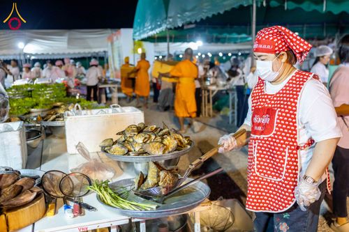 ภาพ No.300944:วันที่ 23 มกราคม พ.ศ. 2569 พิธีถวายภัตตาหารเป็นสังฆทาน แด่พระธรรมยาตรา ณ อนุสรณ์สถานบางปลา วัดบางปลา อำเภอบางเลน จังหวัดนครปฐม ในโครงการธรรมยาตรา กตัญญูบูชา มหาปูชนียาจารย์ พระมงคลเทพมุนี(สด จนฺทสโร) พระผู้ปราบมาร อนุสรณ์สถาน 7 แห่ง ปีที่ 14