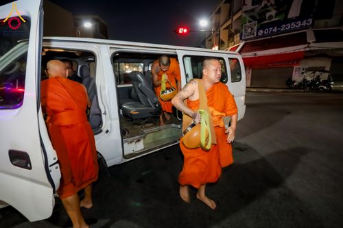 ภาพ No.313820:วันอาทิตย์ที่ 14 มีนาคม พ.ศ. 2569 ทำบุญเมืองหาดใหญ่ตักบาตรพระ 1,109 รูป เติมบุญใหญ่ หลังวิกฤตมหาอุทกภัย ณ ซุ้มประตูไชน่าทาวน์ ถนนศุภสารรังสรรค์ อ.หาดใหญ่ จ.สงขลา