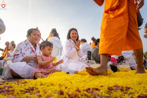 ภาพ No.299629:วันที่ 18 มกราคม พ.ศ. 2569 พิธีต้อนรับพระธรรมยาตรา (ภาพชุดที่ 2) ณ อนุสรณ์สถานลำดับที่ 5  สถานที่เผยแผ่วิชชาธรรมกายครั้งแรก อนุสรณ์สถานบางปลา วัดบางปลา อำเภอบางเลน จังหวัดนครปฐม ในโครงการธรรมยาตรา กตัญญูบูชา มหาปูชนียาจารย์ พระมงคลเทพมุนี(สด จนฺทสโร) พระ