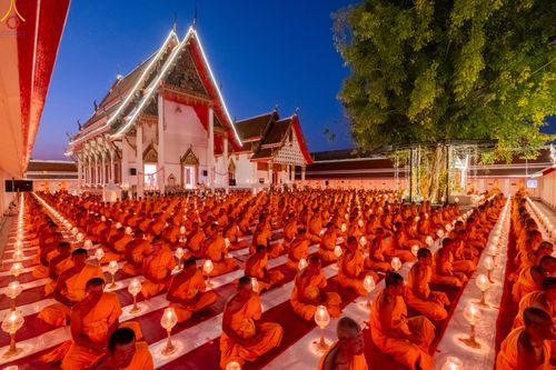 ภาพ No.294108:วันที่ 13 มกราคม พ.ศ. 2569 พิธีจุดประทีปถวายเป็นพุทธบูชา และบูชาธรรมมหาปูชนียาจารย์  (ภาพชุดที่ 2) ณ วัดสองพี่น้อง ต.ต้นตาล อ.สองพี่น้อง จ.สุพรรณบุรี ในโครงการธรรมยาตรา กตัญญูบูชา มหาปูชนียาจารย์ พระมงคลเทพมุนี(สด จนฺทสโร) พระผู้ปราบมาร อนุสรณ์สถาน 7 แห่