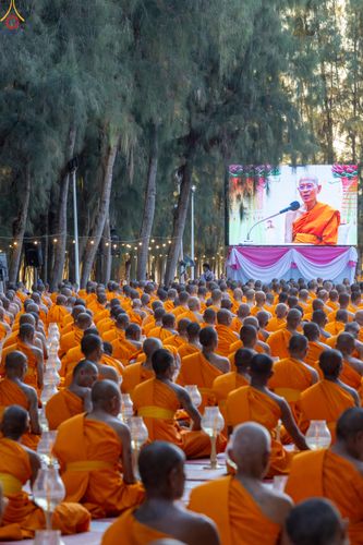 ภาพ No.290093:วันที่ 6 มกราคม พ.ศ. 2569 พิธีจุดประทีปถวายเป็นพุทธบูชา และบูชาธรรมมหาปูชนียาจารย์ (ภาพชุดที่ 2) ณ อนุสรณ์สถานมหาวิหารพระมงคลเทพมุนี (โลตัสแลนด์) อ.สองพี่น้อง จ.สุพรรณบุรี ในโครงการธรรมยาตรา กตัญญูบูชา มหาปูชนียาจารย์ พระมงคลเทพมุนี(สด จนฺทสโร) พระผู้ปรา