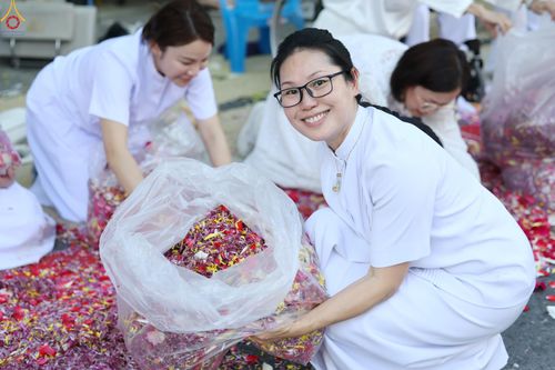ภาพ No.306075:วันที่ 25 มกราคม พ.ศ. 2569 พิธีต้อนรับพระธรรมยาตรา วัดพระธรรมกาย(ภาพชุดที่ 4) ในโครงการธรรมยาตรา กตัญญูบูชา มหาปูชนียาจารย์ พระมงคลเทพมุนี(สด จนฺทสโร) พระผู้ปราบมาร อนุสรณ์สถาน 7 แห่ง ปีที่ 14