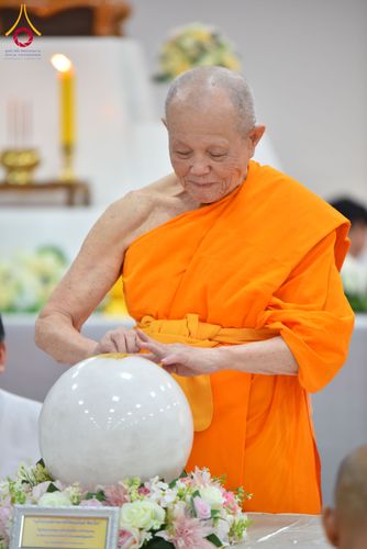 ภาพ No.294256:วันอาทิตย์ที่ 14 ธันวาคม พ.ศ.2568 พิธีเจริญพระพุทธมนต์สมโภชดวงแก้วลูกนิมิตเอก และดวงแก้วนิมิตปฏิบัติธรรม อัญเชิญประดิษฐาน  ณ วัดพระธรรมกายในประเทศสหรัฐอเมริกาและประเทศเยอรมนี 7 แห่ง ณ อาคารปลูกศรัทธา 2 วัดพระธรรมกาย