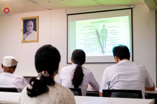 ภาพ No.313124:วันที่ 4 มีนาคม พ.ศ. 2559 หลวงพ่อทัตตชีโว รองเจ้าอาวาสวัดพระธรรมกาย ได้เมตตาถวายการต้อนรับปฏิสันถารพระอาคันตุกะจาก 19 ประเทศ ที่เดินทางมาร่วมงานวันมาฆบูชา ณ วัดพระธรรมกาย