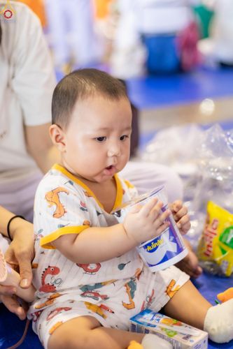 ภาพ No.318227:วันอาทิตย์ต้นเดือนที่ 5 เมษายน พ.ศ.2569 พิธีตักบาตร ณ บ้านแก้วเรือนทองคุณยายอาจารย์ฯ วัดพระธรรมกาย