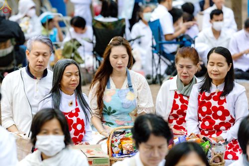 ภาพ No.289206:วันที่ 7 มกราคม พ.ศ. 2569 พิธีตักบาตรพระธรรมยาตรา ณ อนุสรณ์สถานลำดับที่ 1 สถานที่เกิดด้วยรูปกายเนื้อ อนุสรณ์สถานมหาวิหารพระมงคลเทพมุนี (โลตัสแลนด์) อ.สองพี่น้อง จ.สุพรรณบุรี ในโครงการธรรมยาตรา กตัญญูบูชา มหาปูชนียาจารย์ พระมงคลเทพมุนี(สด จนฺทสโร) พระผู้ป