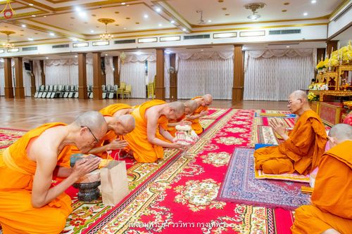 ภาพ No.342143:วันศุกร์ที่ 31 กรกฎาคม พ.ศ.2569 พระภิกษุวัดพระธรรมกาย ทำวัตรพระผู้ใหญ่เนื่องในวันเข้าพรรษา