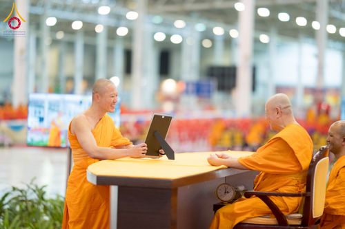 ภาพ No.237512:วันอาทิตย์ที่ 10 สิงหาคม พ.ศ.2568 พิธีมอบใบประกาศเกียรติคุณ โครงการสอบบาลี "ฉลองแชมป์" บูชาธรรม 80 ปี หลวงพ่อธัมมชโย ประจำปี 2568 และ พิธีมอบดวงแก้วสามเณรทรงบาลีไวยากรณ์ ณ สภาธรรมกายสากล วัดพระธรรมกาย ปทุมธานี