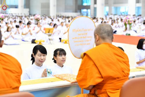 ภาพ No.146162:วันมหารำลึก ครั้งที่ 34 พิธีร่วมรำลึกถึงนักสร้างบารมีที่ล่วงลับไปแล้ว , พิธีสวดพระพุทธมนต์ ณ ห้องแก้วสารพัดนึก 1 วัดพระธรรมกาย วันเสาร์ที่ 27 กรกฎาคม พ.ศ. 2567