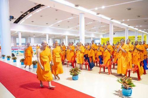 ภาพ No.160041:พิธีปฎิบัติธรรม , พิธีสักการะพระมงคลเทพมุนี (สด จนฺทสโร) พระผู้ปราบมาร ณ สภาธรรมกายสากล วัดพระธรรมกาย วันพฤหัสบดีที่ 10 ตุลาคม พ.ศ. 2567