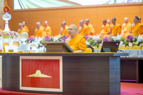 ภาพ No.232091:วันอาทิตย์ที่ 6 กรกฏาคม พ.ศ. 2568 พิธีตักบาตร ข้าวสารอาหารแห้ง  พิธีบูชาข้าวพระ สัมมนาพิเศษราชเหล็ก ณ สภาธรรมกายสากล วัดพระธรรมกาย