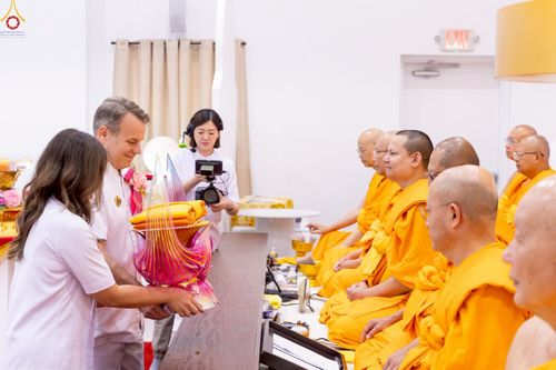 ภาพ No.234672:วันอาทิตย์ที่ 20 กรกฎาคม  พ.ศ.2568 พิธีทอดผ้าป่าภาคพื้นอเมริกา พิธีเจริญพระพุทธมนต์ ฉลองอาคารแก้วธรรมชัยรัตนอนันต์ วัดพระธรรมกายเทนเนสซี ประเทศสหรัฐอเมริกา