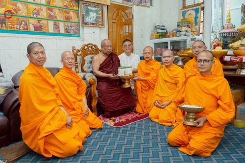 ภาพ No.220376:วันที่ 17 เมษายน พ.ศ. 2568 ผู้แทนวัดพระธรรมกาย ลงพื้นที่เยียวยา ซับน้ำตาเหยื่อแผ่นดินไหวมัณฑะเลย์