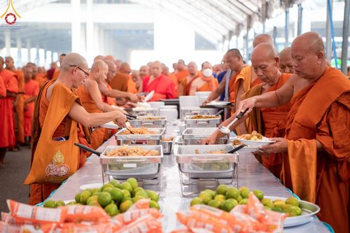 ภาพ No.60389:การต้อนรับพระสังฆาธิการ 10,000 กว่าวัดทั่วประเทศ พิธีมอบปัจจัยช่วยเหลือครู 4 จังหวัดชายแดนภาคใต้ พิธีปฏิบัติธรรม ในวันคุ้มครองโลก วันจันทร์ที่ 22 เมษายน พ.ศ.2567 ณ วัดพระธรรมกาย จ.ปทุมธานี