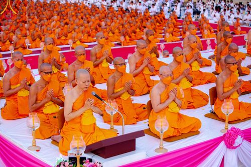ภาพ No.109646:พิธีจุดประทีปถวายเป็นพุทธบูชา และบูชาธรรมมหาปูชนียาจารย์ วันที่ 10 มกราคม พ.ศ. 2567 ณ อนุสรณ์สถานคลองบางนางแท่น อ.สามพราน จ.นครปฐม