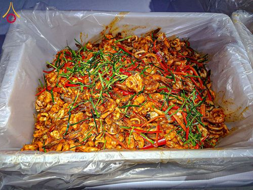 ภาพ No.200272:พิธีถวายภัตตาหารเป็นสังฆทาน แด่พระธรรมยาตรา ณ อนุสรณ์สถานบางปลา วัดบางปลา อำเภอบางเลน จังหวัดนครปฐม ในโครงการธรรมยาตรา กตัญญูบูชา มหาปูชนียาจารย์ พระมงคลเทพมุนี(สด จนฺทสโร) พระผู้ปราบมาร อนุสรณ์สถาน 7 แห่ง ปีที่ 13 วันที่ 23 มกราคม พ.ศ. 2568