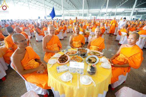 ภาพ No.59300:พิธีเจริญพระพุทธมนต์ ถวายภัตตาหารเป็นสังฆทาน เนื่องในวาระอายุวัฒนมงคล 80 ปี หลวงพ่อธัมมชโย ณ สภาธรรมกายสากล วัดพระธรรมกาย วันพุธที่ 24 เมษายน พ.ศ.2567