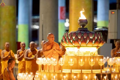 ภาพ No.241050:วันพุธที่ 27 สิงหาคม พ.ศ. 2568 พิธีจุดประทีป ในวันธรรมชัย ณ วัดพระธรรมกาย