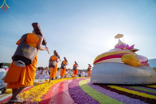 ภาพ No.198207:พิธีต้อนรับพระธรรมยาตรา ณ อนุสรณ์สถานลำดับที่ 5 สถานที่เผยแผ่วิชชาธรรมกายครั้งแรก อนุสรณ์สถานบางปลา วัดบางปลา อำเภอบางเลน จังหวัดนครปฐม ในโครงการธรรมยาตรา กตัญญูบูชา มหาปูชนียาจารย์ พระมงคลเทพมุนี(สด จนฺทสโร) พระผู้ปราบมาร ปีที่ 13 วัน 19 มกราคม พ.ศ.2568