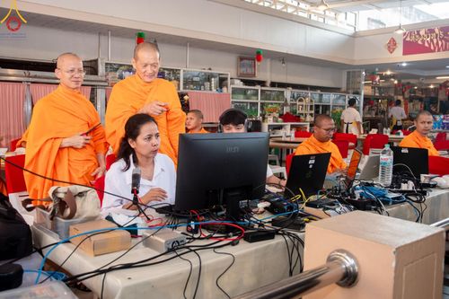 ภาพ No.151703:V.55 ทีมใหญ่ที่หาดใหญ่ เจ้าหน้าที่ทุกสถานะ หลายสัญชาติ ร่วมกันจัดงานตักบาตรที่หาดใหญ่ วันที่ 10-11 สิงหาคม พ.ศ. 2567